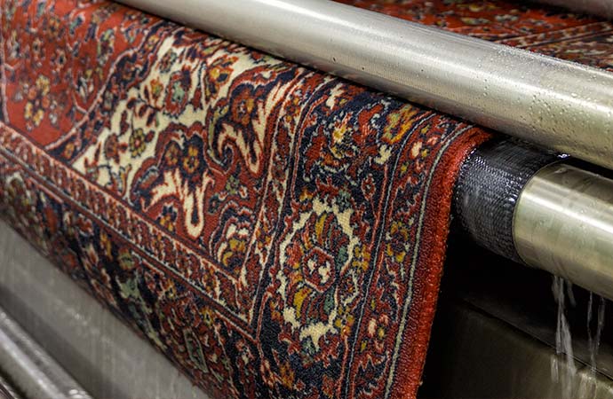 Automatic washing and cleaning of persian rug
